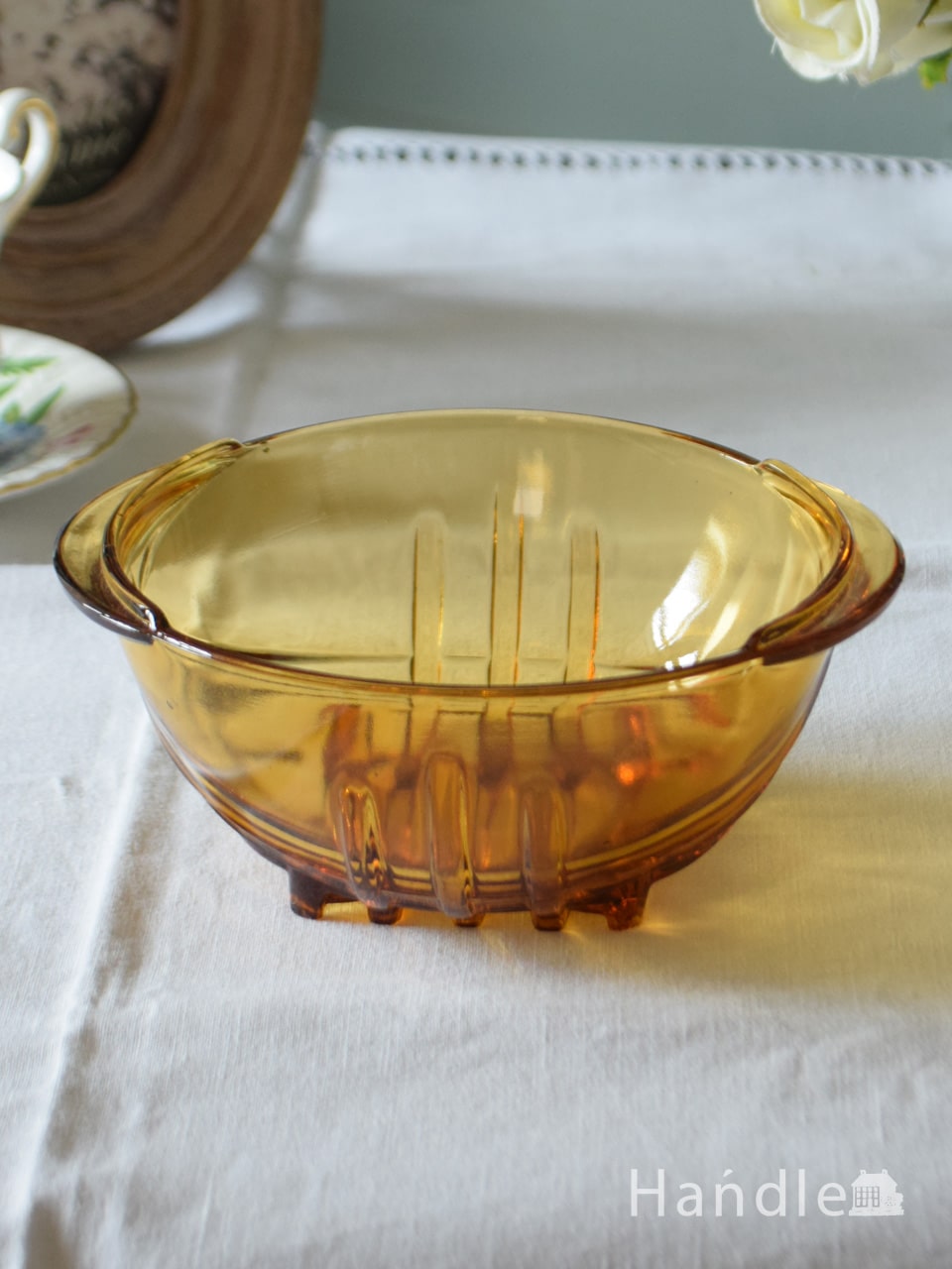 イギリスのアンティークガラス食器、アンバー色のガラスボウル（プレスドグラス） (pg-6859)