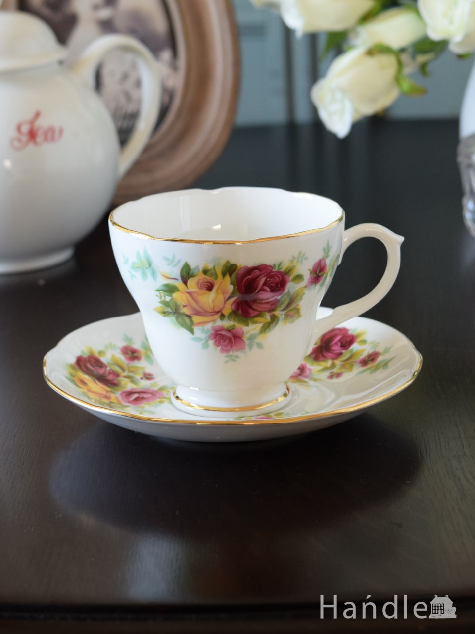 英国アンティークのおしゃれな食器、薔薇がふんわり優しく描かれたダッチェスのカップ＆ソーサー (m-4952-z)