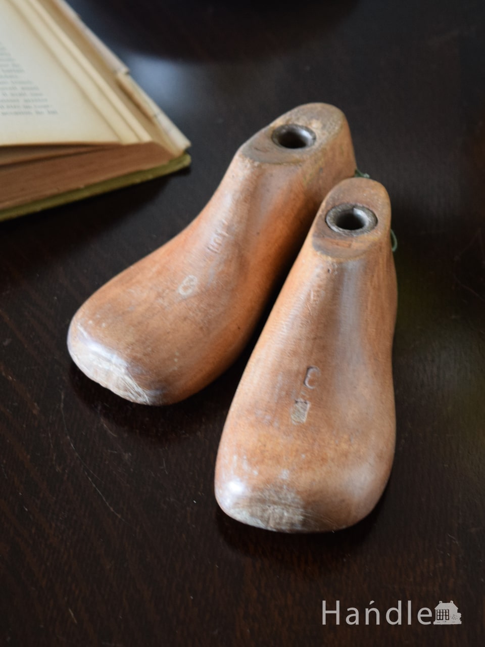 木製のアンティーク雑貨、イギリスの子ども用木靴型 (m-5611-z)