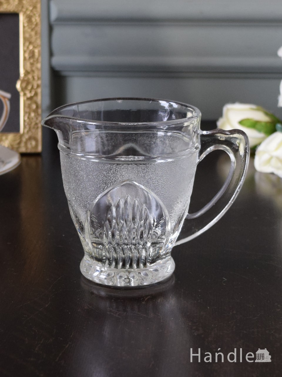 アンティークガラスのおしゃれな食器、イギリスで見つけたプレスドグラスのミルクピッチャー (pg-7532)