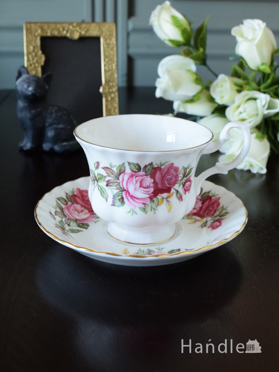 ロイヤルアルバート社のおしゃれな食器、バラの模様が描かれたアンティークカップ＆ソーサー (k-5189-z)