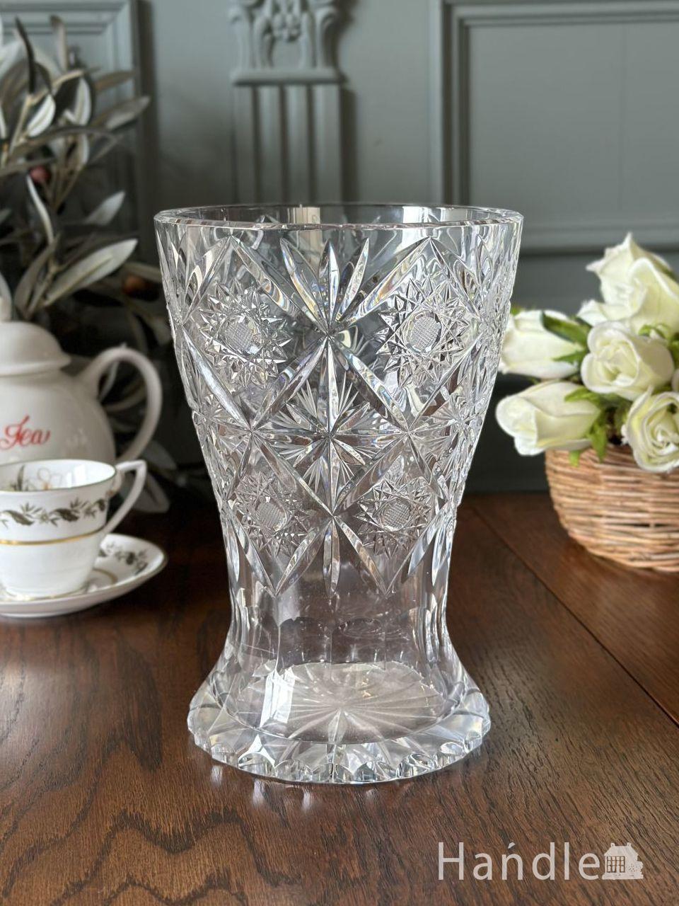 イギリスから届いたアンティークガラスの花器、プレスドグラスのフラワーベース (pg-8010)
