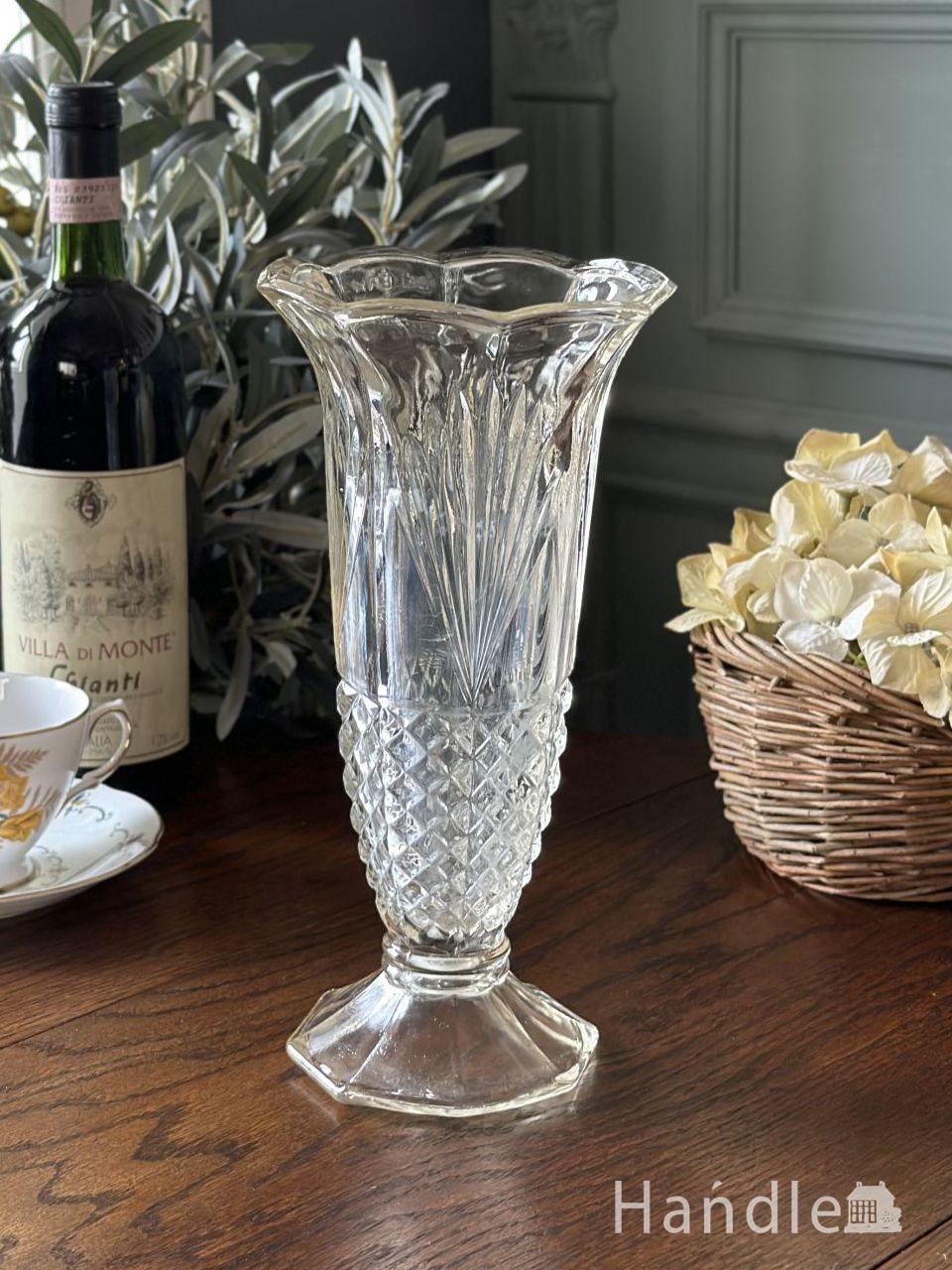 イギリスから届いたアンティークガラスの花器、百合の花の形がおしゃれなフラワーベース (pg-8037)