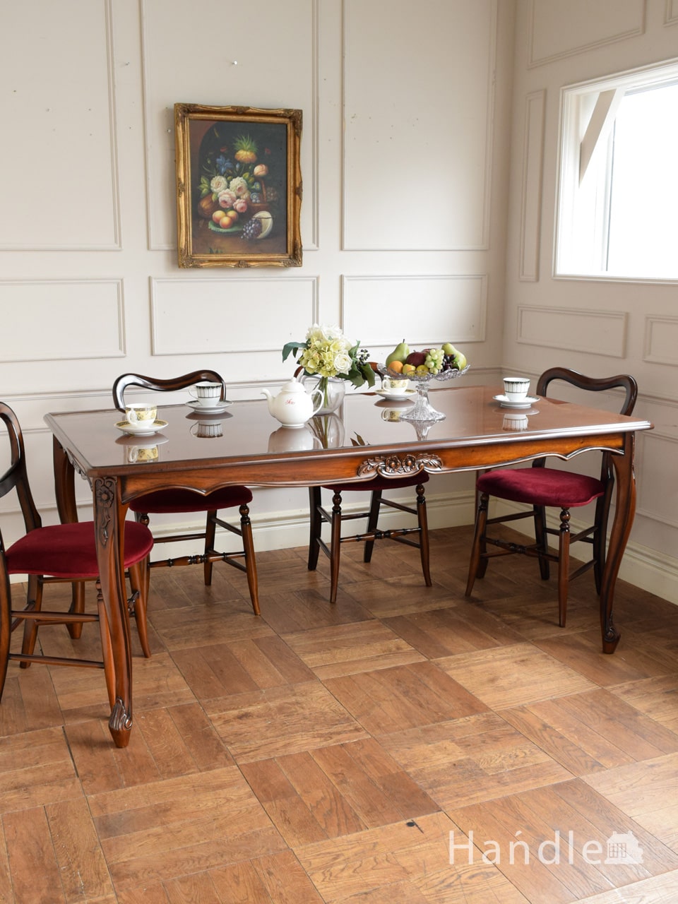 英国アンティーク調のおしゃれなテーブル、象嵌が美しいマホガニー材のダイニングテーブル (y-469-f)