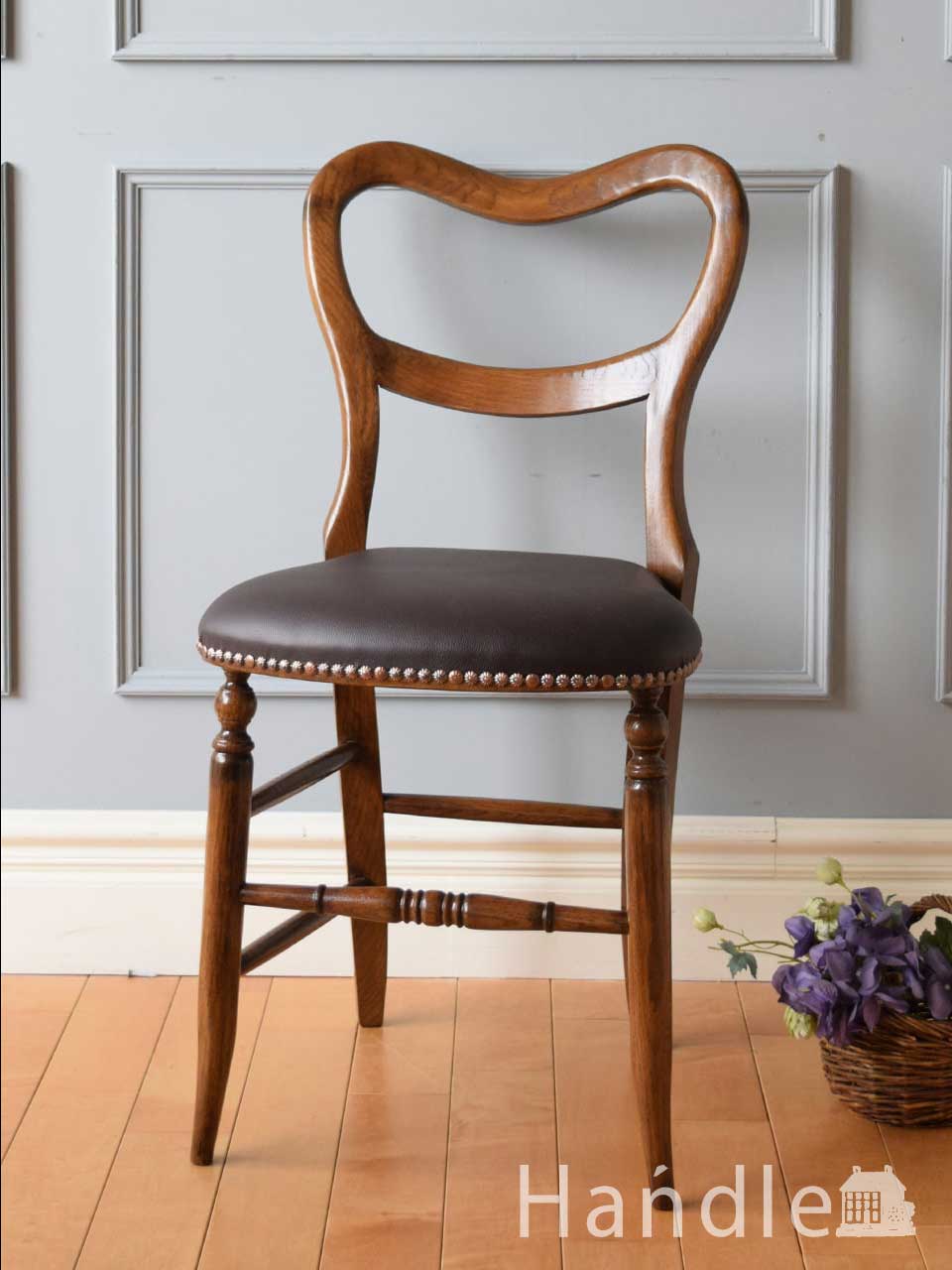オーク材のおしゃれな椅子、アンティーク風のバルーンバックチェア (y-248-c)