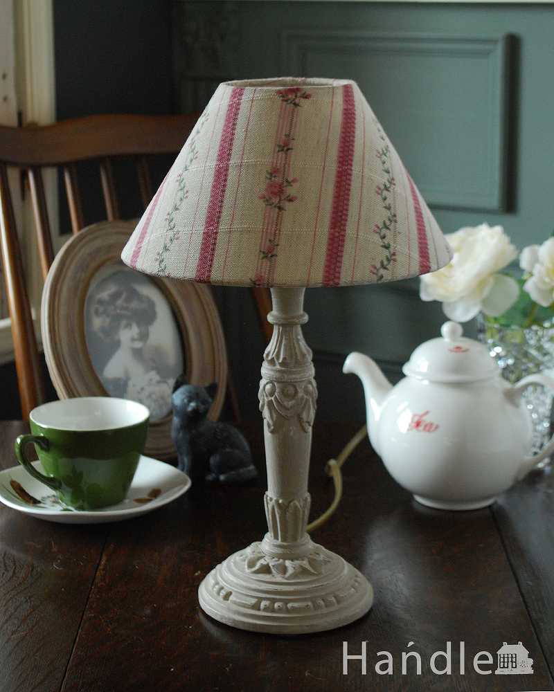 女性らしいお花のシェード×シックなスタンドを合わせたテーブルランプ(E17丸球付)（Wooden Lamp Mignardise） (cf-1007)