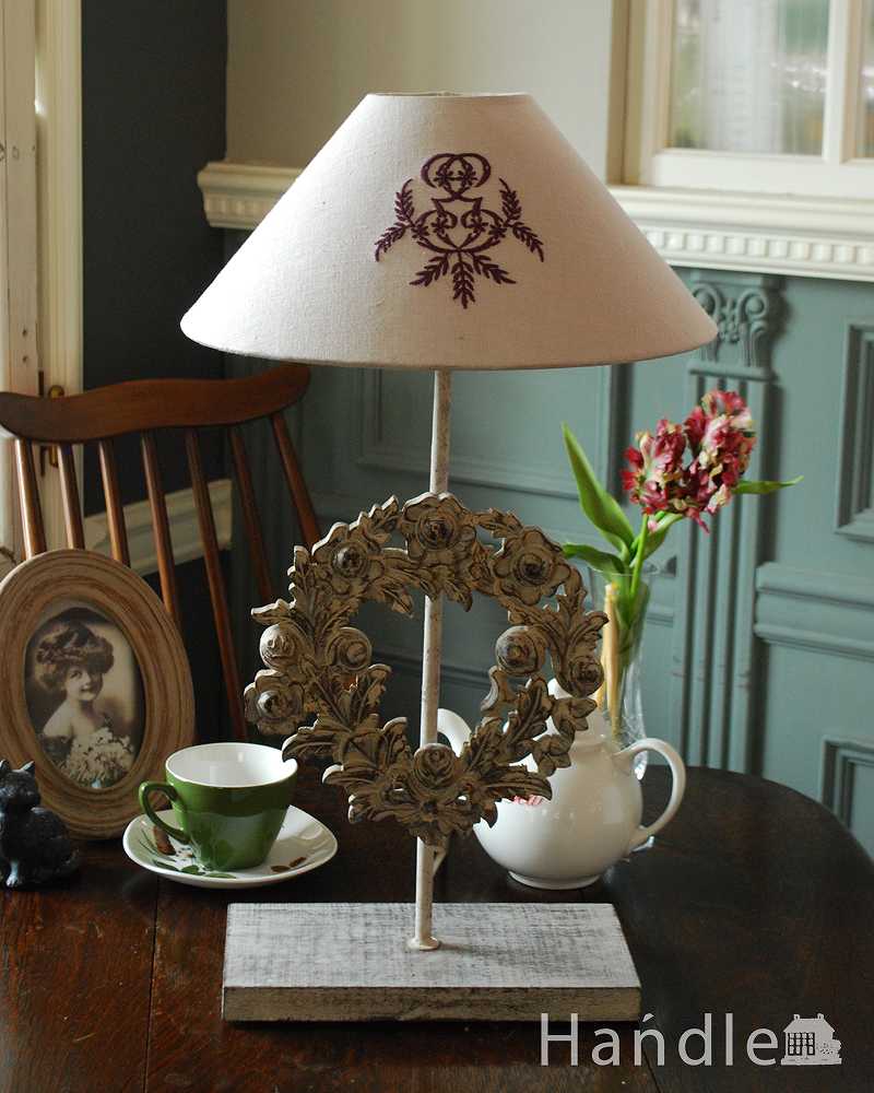 お部屋を華やかに彩るお花のスタンド、フランスのテーブルランプ(E26球付)(Lamp Couronne) (cf-1038)
