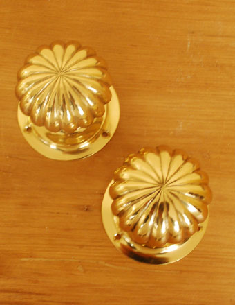 アンティーク風の真鍮製ドアノブ（ゴールド・ラッチ付） (gc-146)