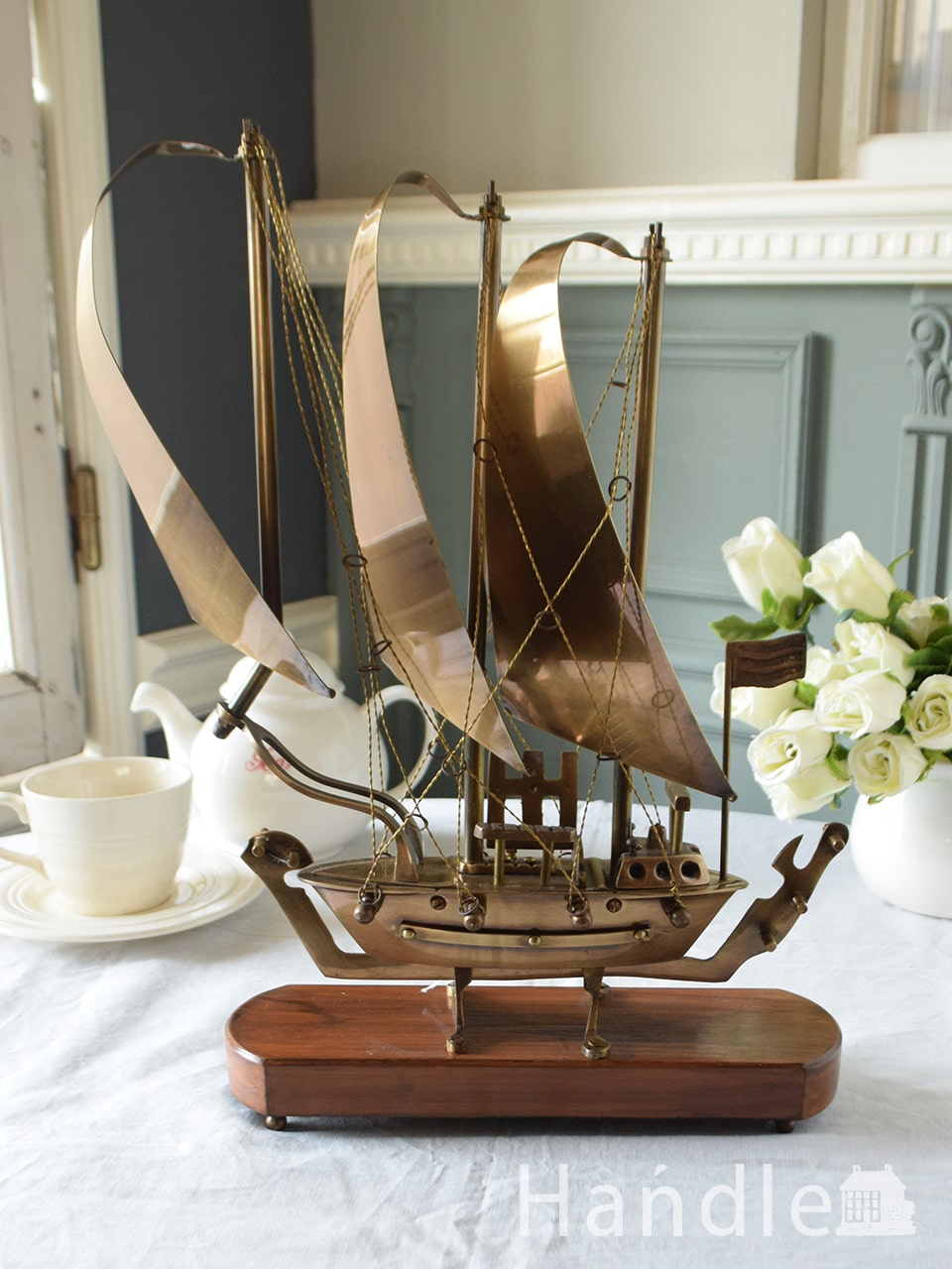 アンティーク調のおしゃれなディスプレイ雑貨、真鍮製の帆船のオブジェ (n12-419)