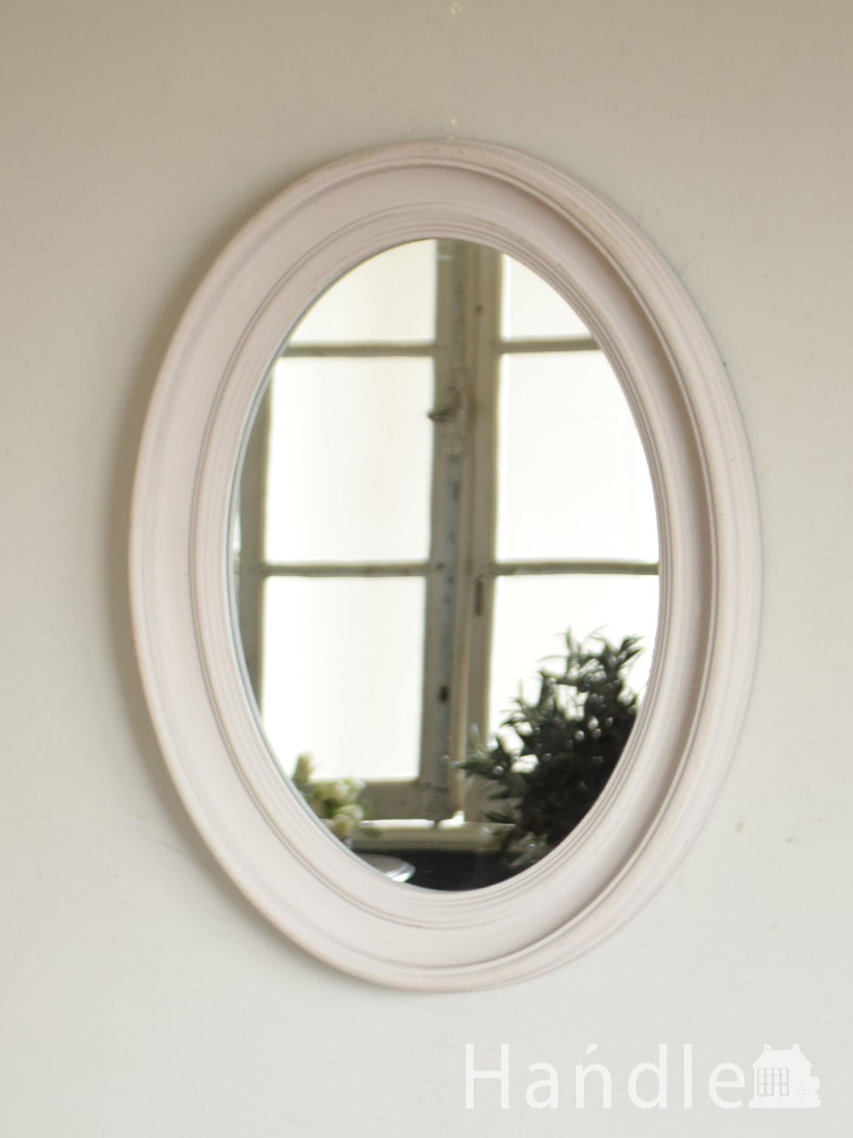 アンティーク調のおしゃれな鏡、オーバルの形をしたウォールミラー (n8-113)
