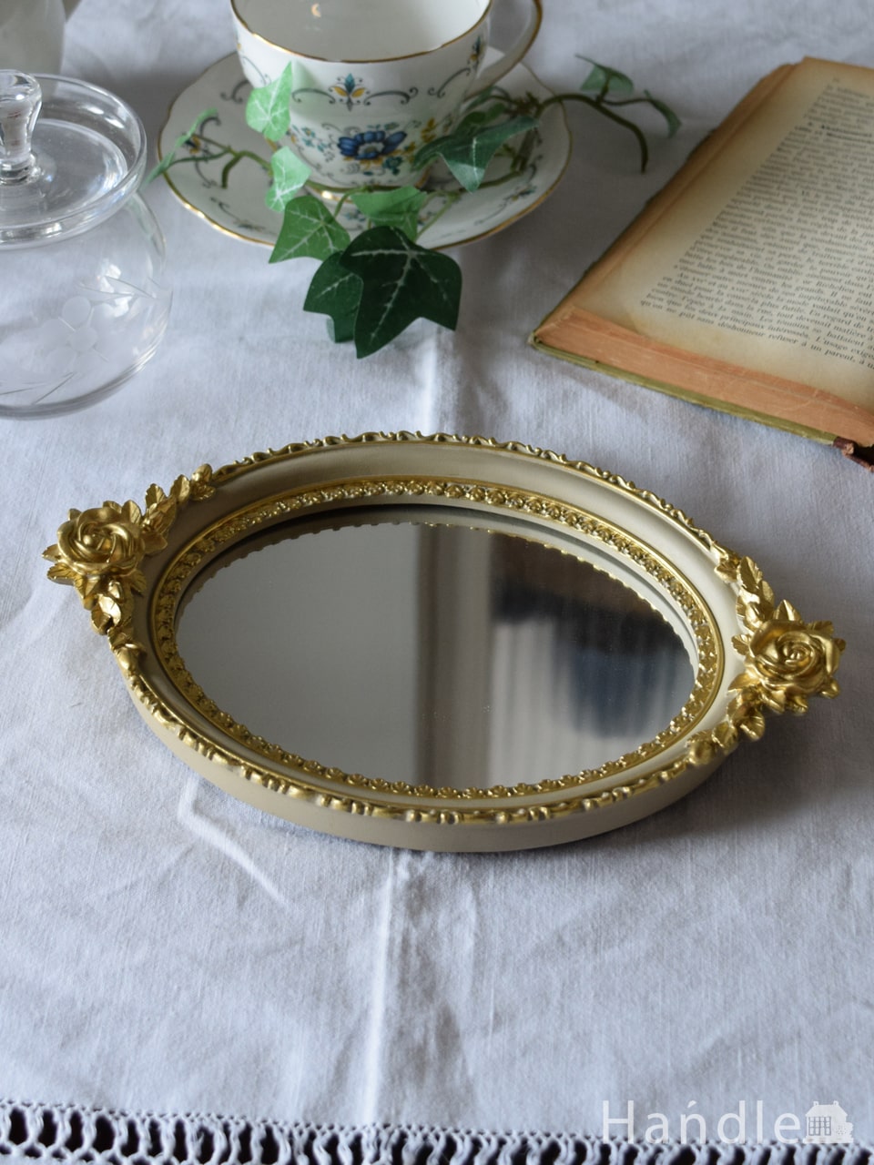 アンティーク風のおしゃれな鏡、いろんな使い方を楽しめる薔薇モチーフ付きミラートレイ（オーバル・Milkte） (n8-131)