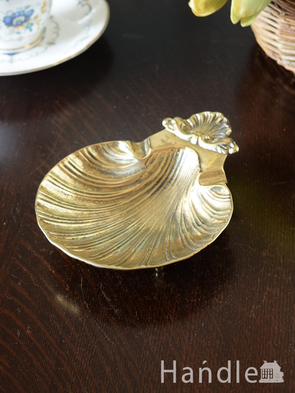 イタリアから届いたおしゃれな真鍮製のトレイ、貝殻の形がおしゃれな灰皿 (n12-519)