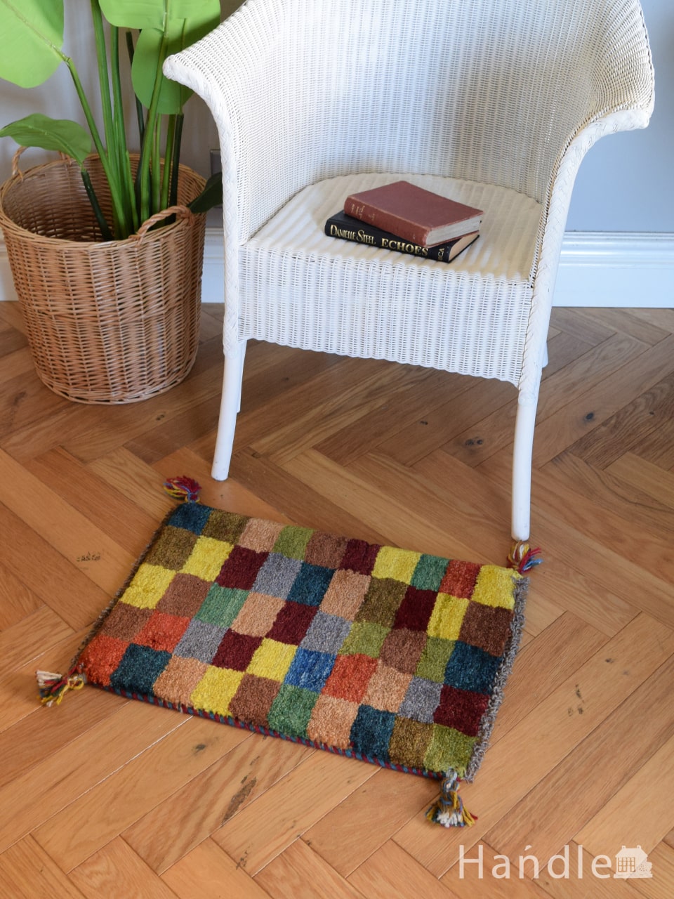 おしゃれな模様のギャッベ、カラフルな市松模様の草木染絨毯 (m-6419-z)