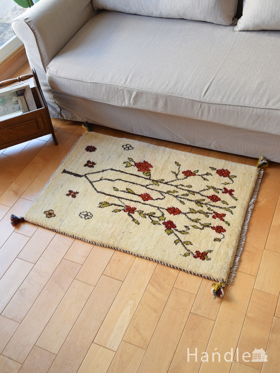 お花模様が描かれた玄関マット、手織りの絨毯ギャッベ (m-6462-z)