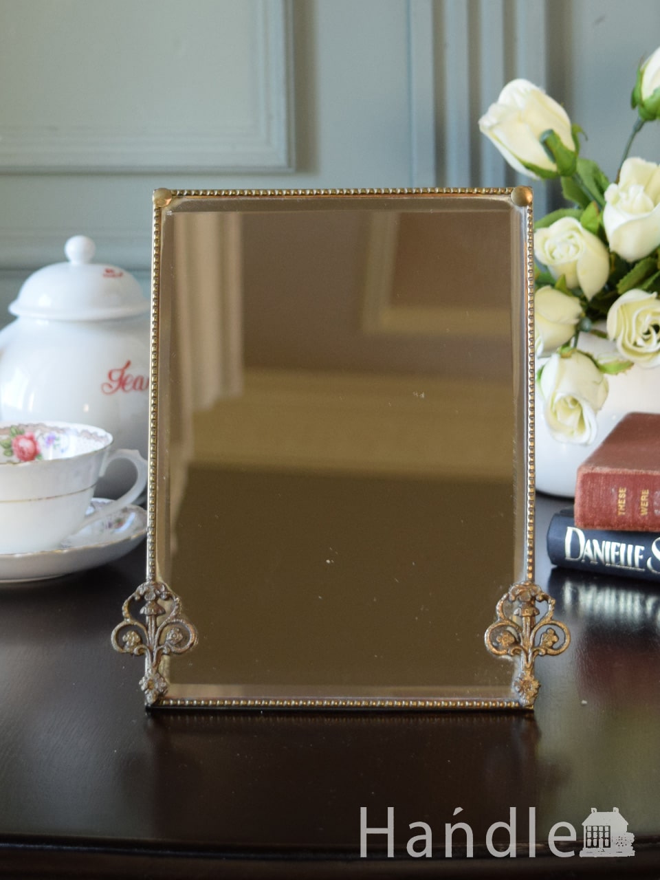 アンティーク調のおしゃれな鏡、真鍮製のスタンドミラー (n21-031)