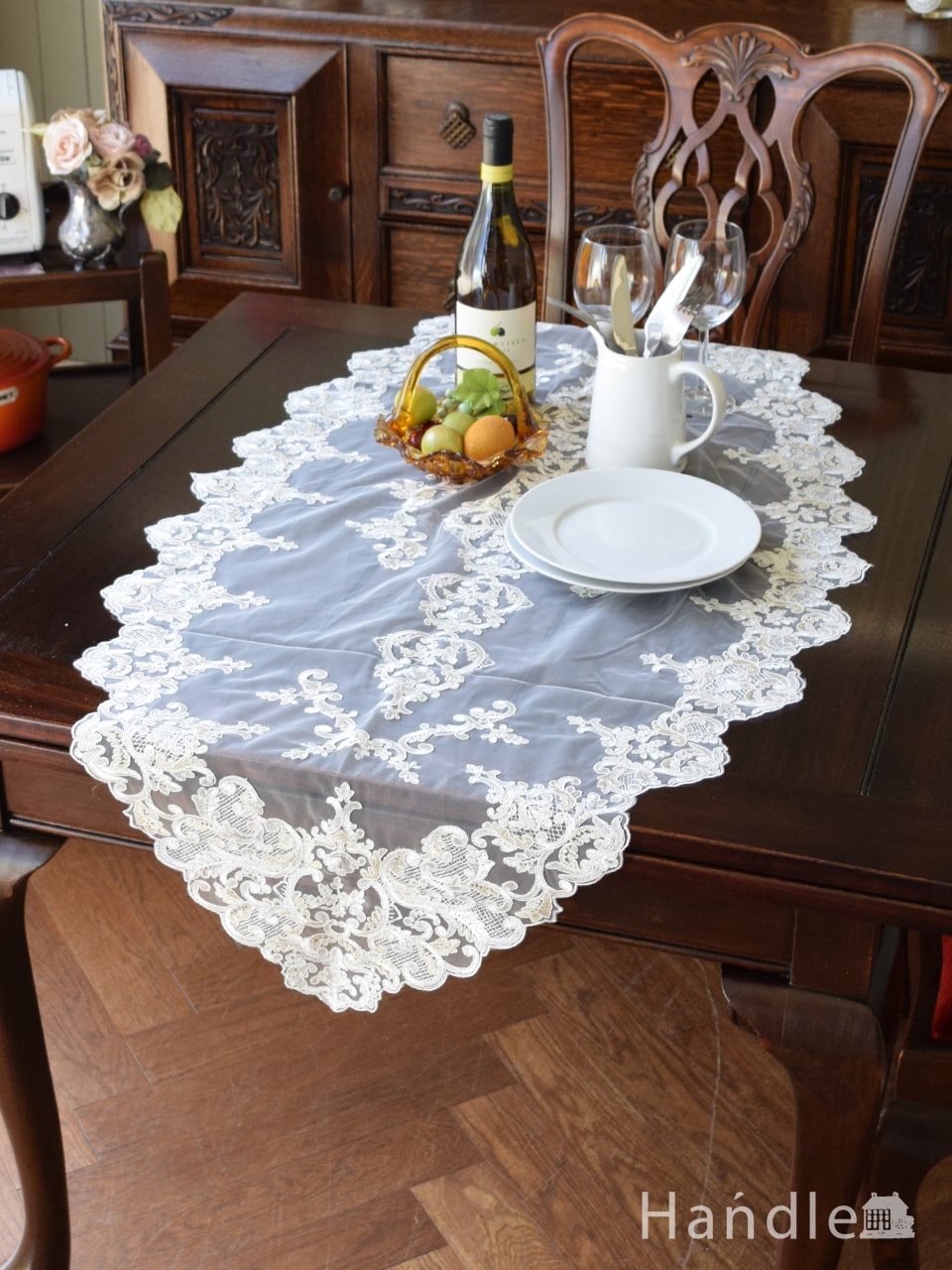 フレンチアンティーク調のテーブルセンター、華やかな刺繍のレース130×58 (n20-094)