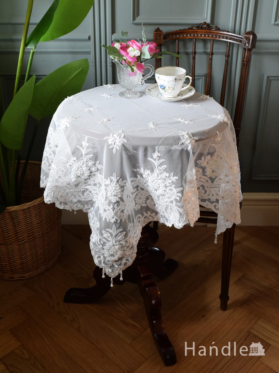 フレンチアンティーク調のテーブルクロス、華やかな刺繍のレース85×85 (n20-131)