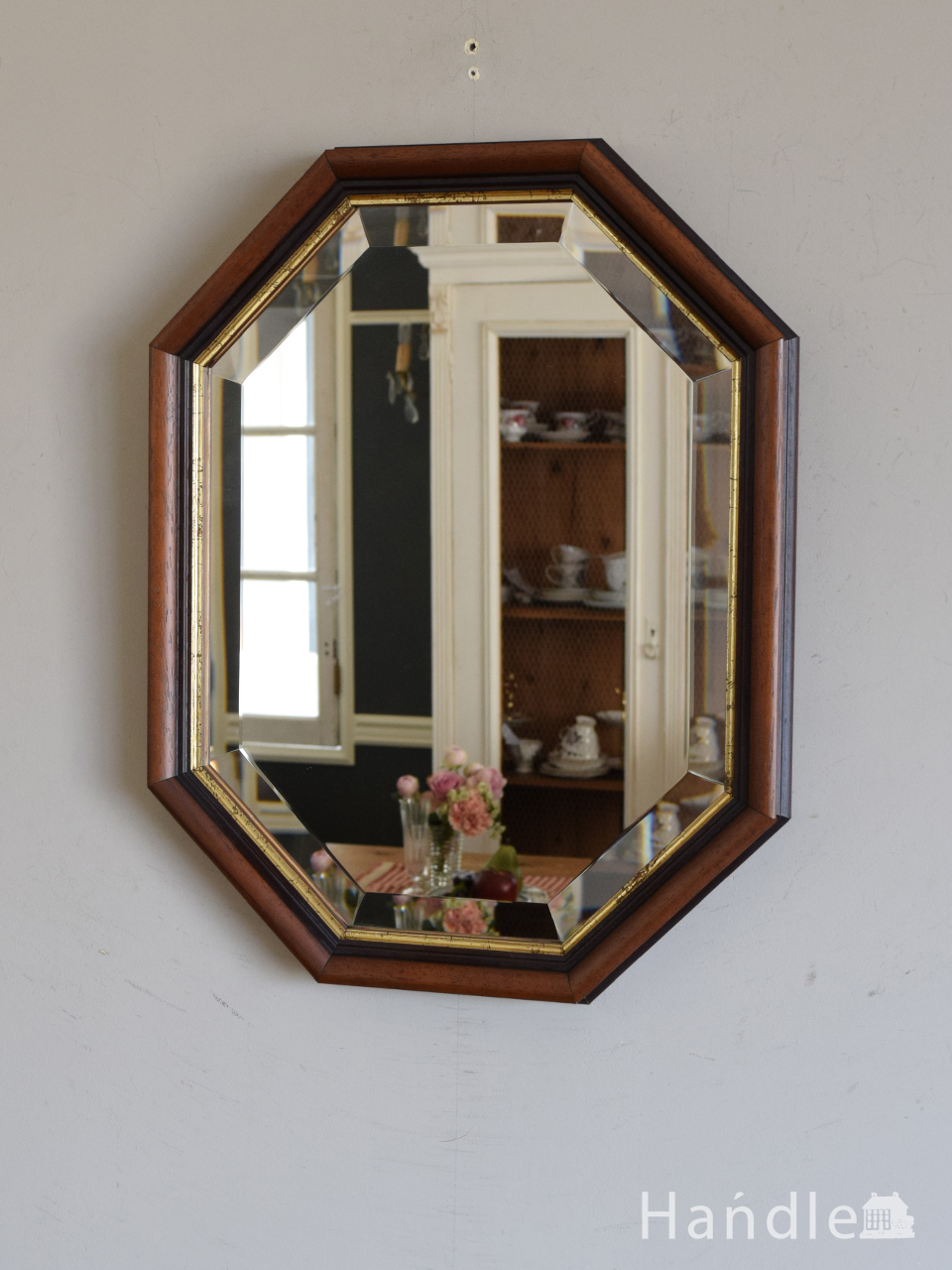 アンティーク調のおしゃれな壁掛けミラー、落ち着いた木目が美しいイタリアから届いた鏡 (n21-054)