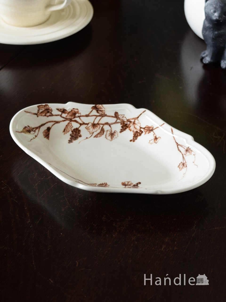 フランスアンティーク調のおしゃれなお皿、スタジオエムのプレート（ヴィーニュS・ブラウン・19cm）  (n22-049)