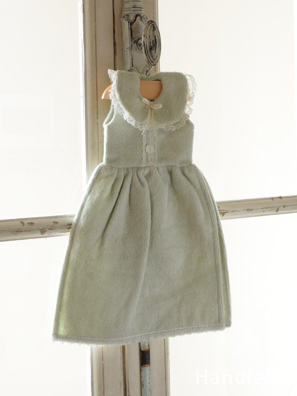 ベビードレス型のおしゃれなタオル、ハンガー付きのドレスタオル（GR） (n20-162)