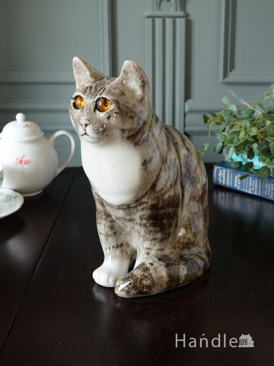 ジェニー・ウィンスタンレイの手作りの猫、陶磁器で出来た猫のオブジェ(WINSTANLEY CAT) (m-7380-z)