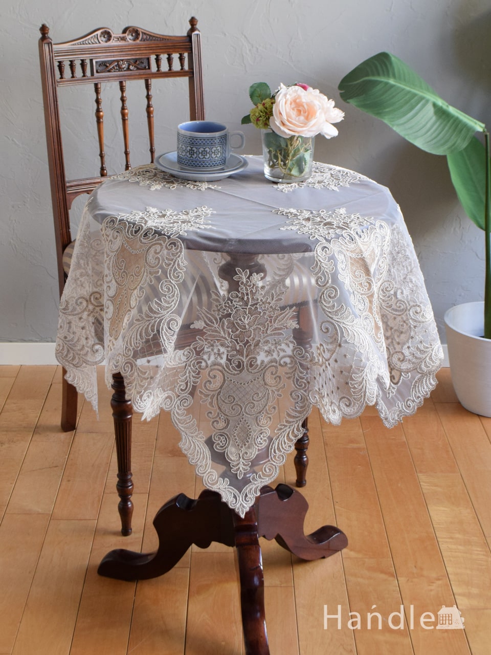 フレンチアンティーク風の美しいテーブルクロス、華やかな刺繍の入ったテーブルマット85×85 (n20-222)