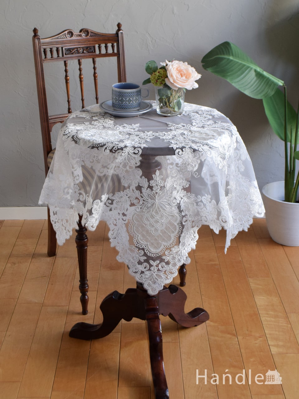 フランスアンティーク風のおしゃれなテーブルクロス、女子力高い刺繍の入ったテーブルマット  (n20-226)
