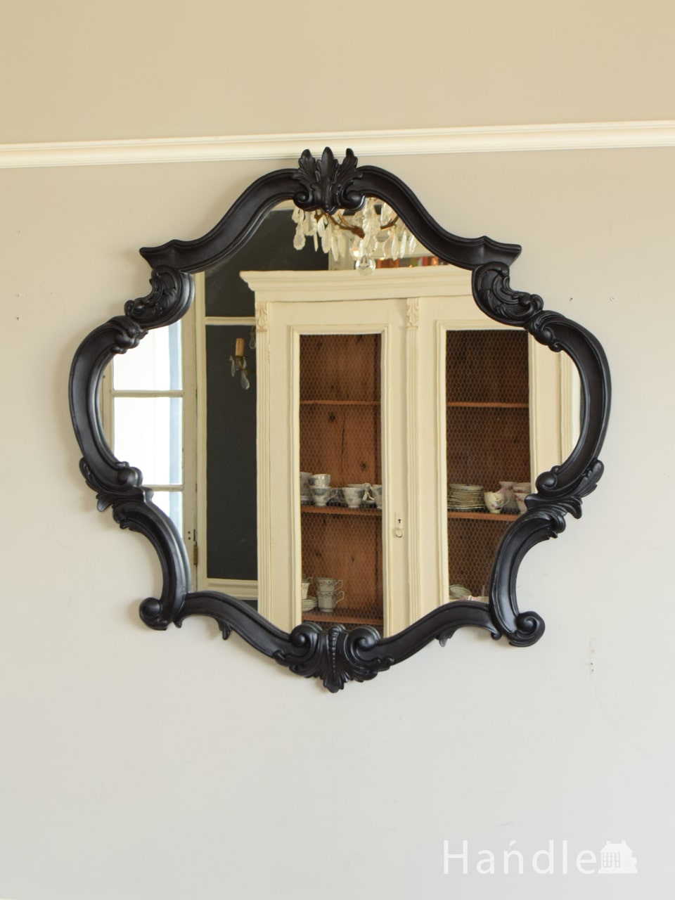 アンティーク調のおしゃれな鏡、デコラティブな装飾が豪華なウォールミラー（BK） (n21-062)
