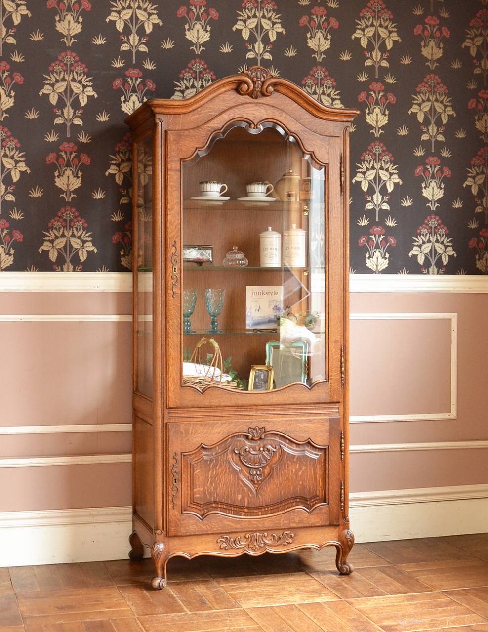 南仏スタイルのアンティーク家具、美しいガラスキャビネット（飾り棚） (j-1704-f)