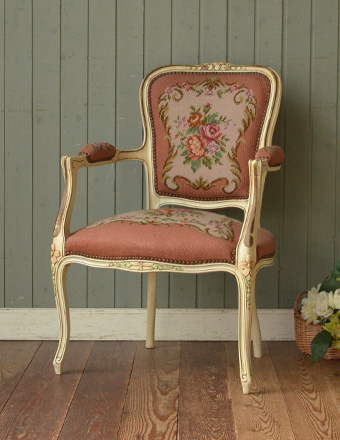 フランスの上品なアンティークの椅子、プチポワンのアーム付きチェア (j-423-c)