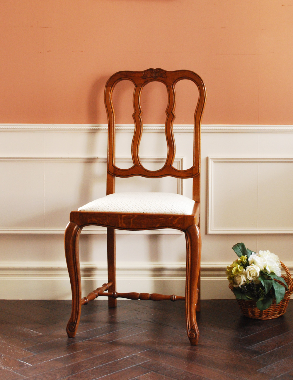 装飾がキレイなフランスの椅子、アンティークダイニングチェア (j-551-c)