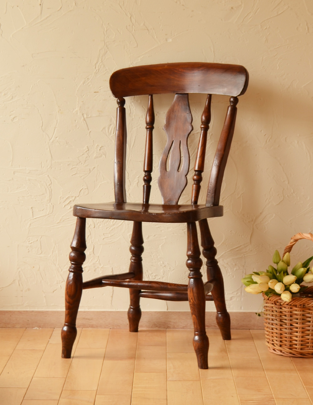 イギリスのアンティークの椅子、お洒落な背もたれのキッチンチェア (k-1014-c)