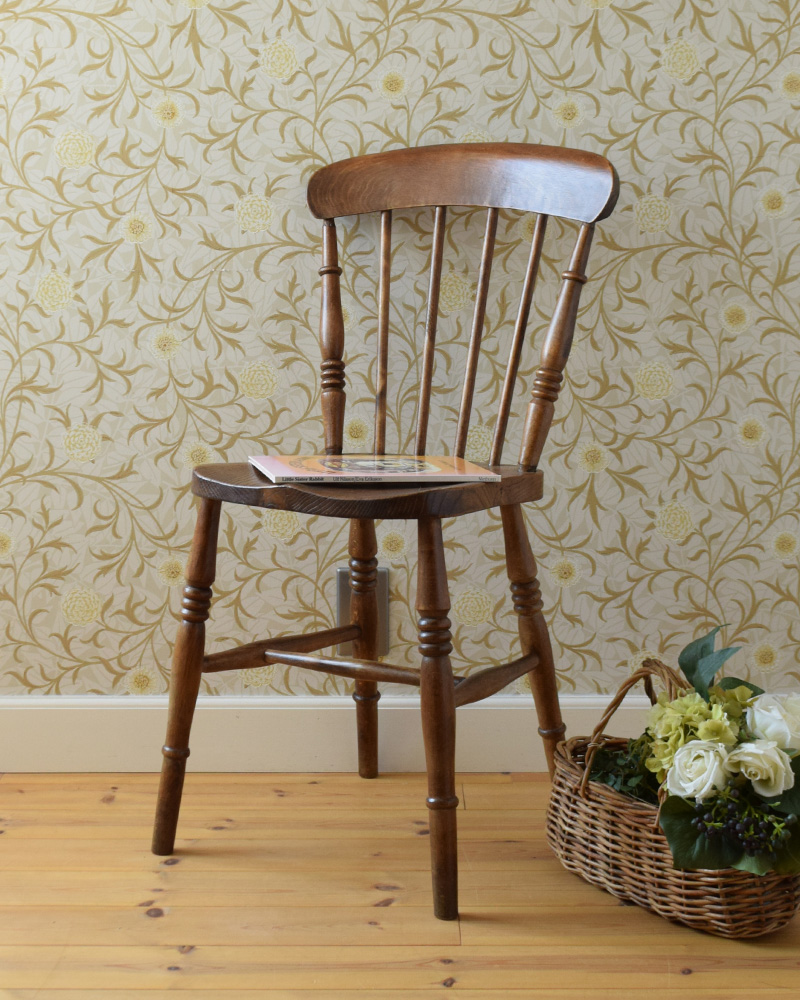 ブラウンカラーのイギリスで出会ったアンティークの椅子、ナチュラルで使いやすいキッチンチェア (k-1116-c)