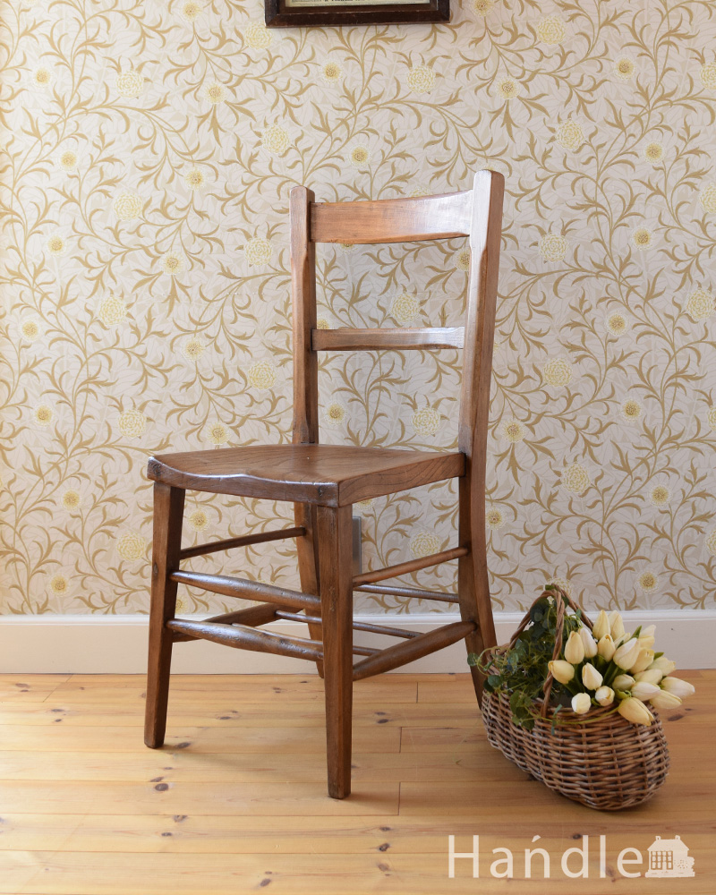 素朴な姿がとても愛らしいアンティークの椅子、木製のチャペルチェア (k-1176-c)