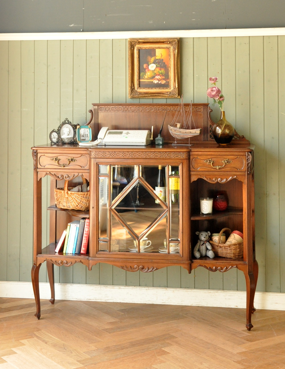 豪華なアンティーク家具、マホガニー材を使った英国テイストのキャビネット（飾り棚） (k-1217-f)