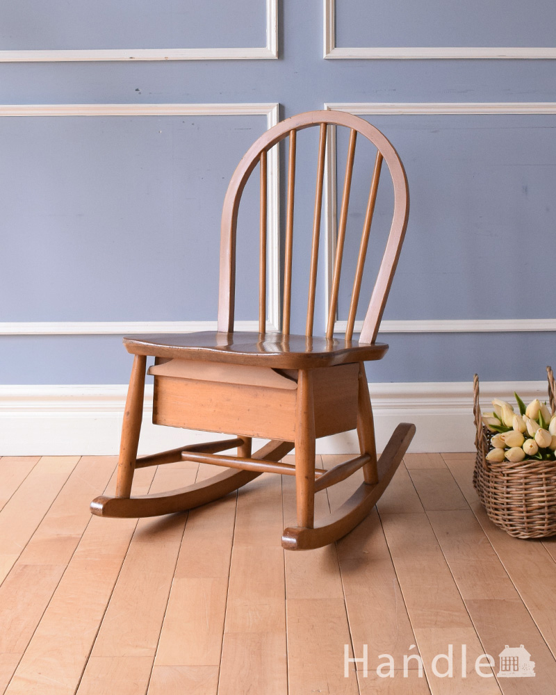 英国アンティークの椅子、珍しい！引き出し付きの木製のロッキングチェア (k-1236-c)