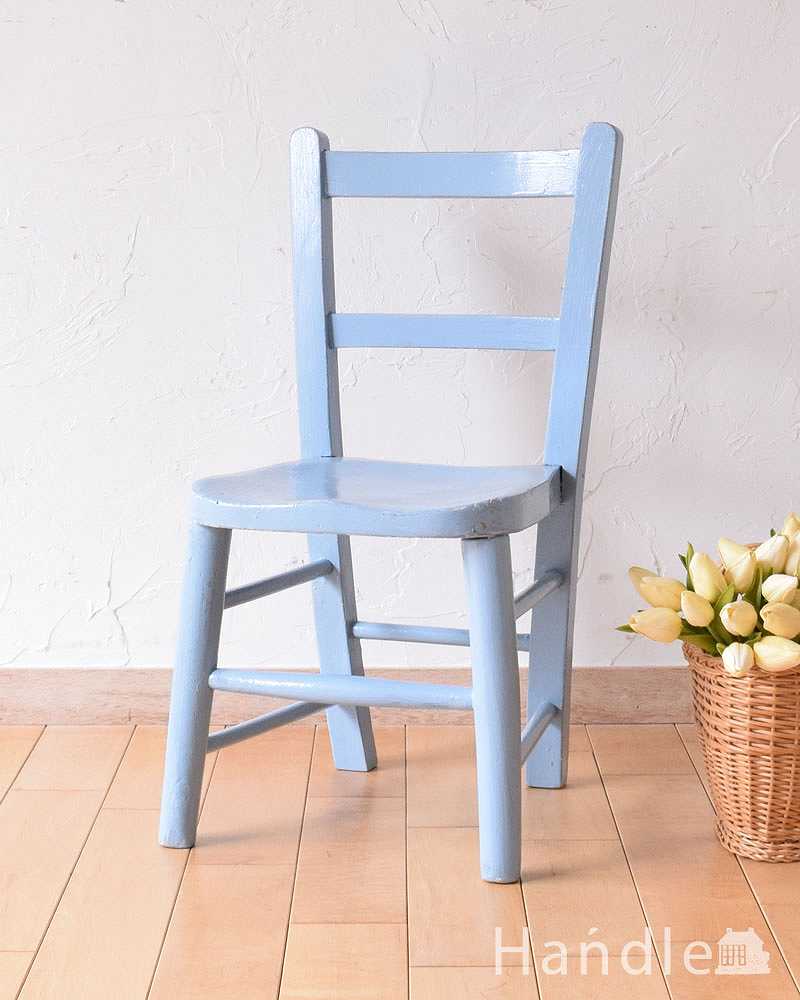 イギリスから来た小さなアンティークの椅子、お洒落な淡いブルーペイントのチャイルドチェア (k-1259-c)