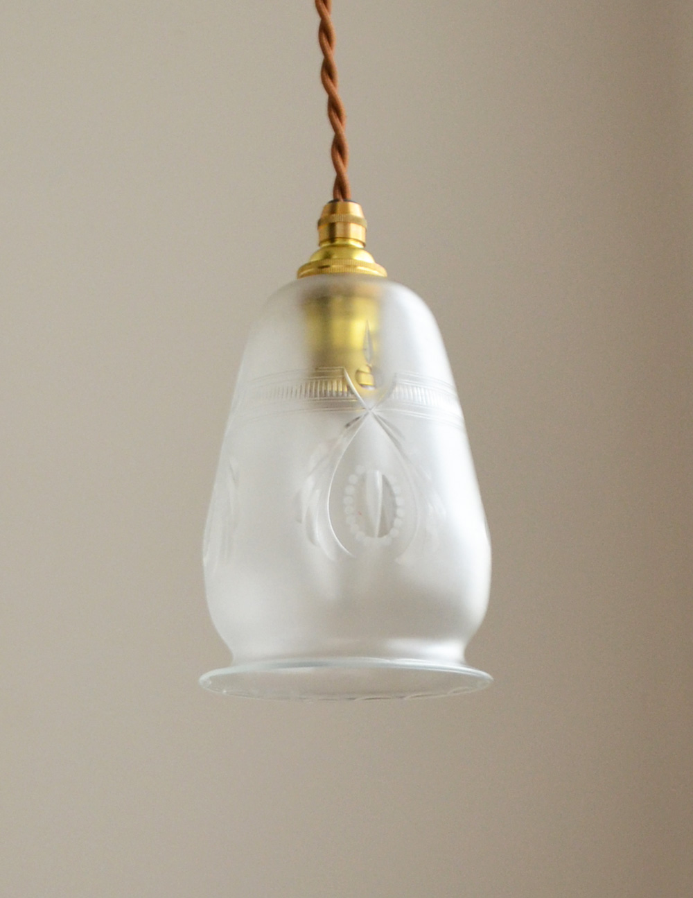 模様が美しいペンダントランプ、イギリスのアンティーク照明（コード・シャンデリア球・ギャラリーなし） (k-1314-z)