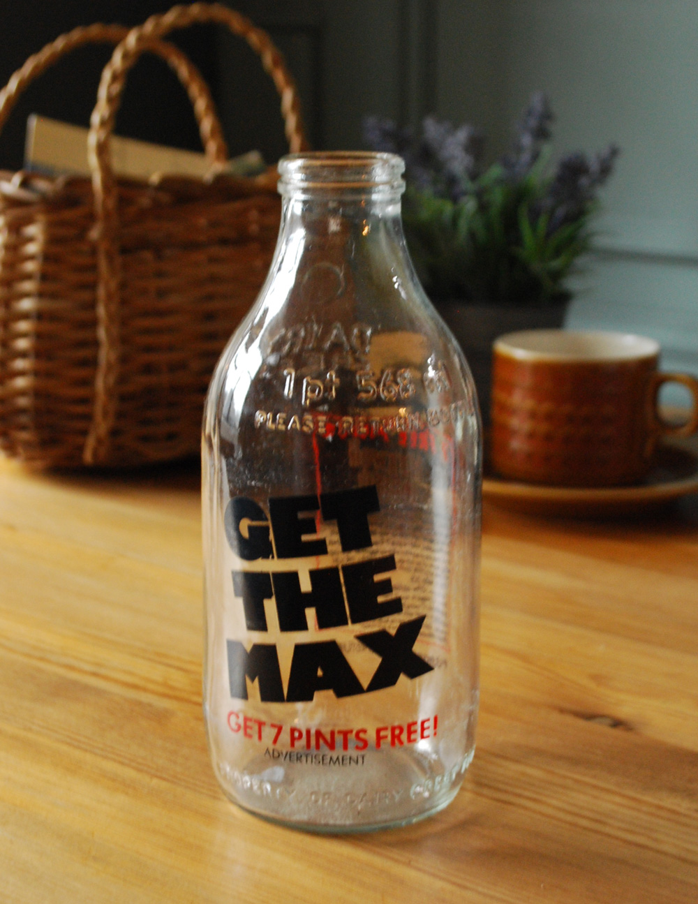 イラスト入りで可愛いイギリスの牛乳ビン、アンティークガラスボトル（GET THE MAX） (k-1485-z)