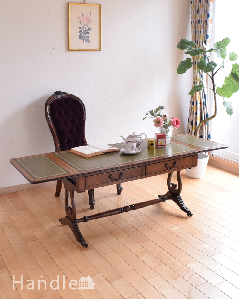 使い勝手が良い伸張式タイプ、レザー張りのバタフライテーブル（伸張式のコーヒーテーブル） (k-1660-f)
