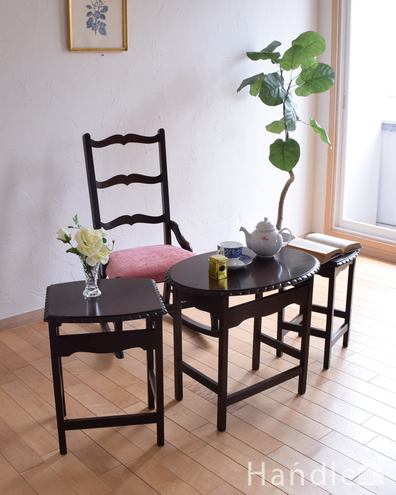 キレイなマホガニー材のネストテーブル、３つのテーブルがセットになったアンティーク家具 (k-1690-f)