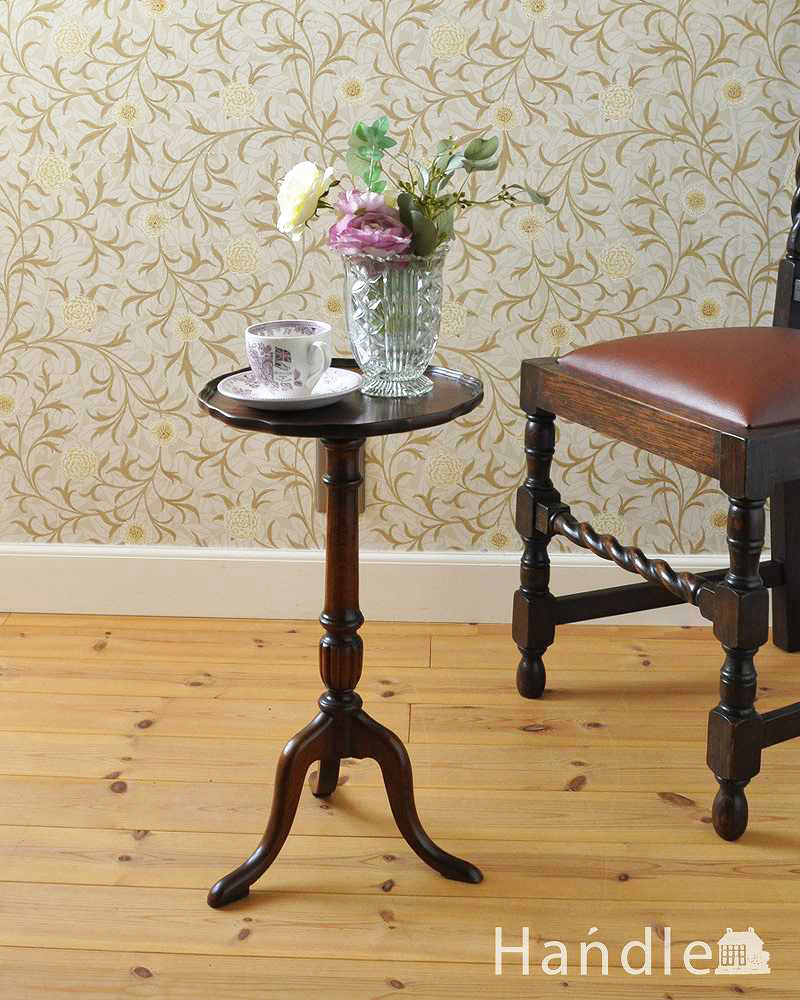 縁どりのレースカットが美しい、マホガニー材の英国輸入のアンティークティーテーブル (k-1799-f)