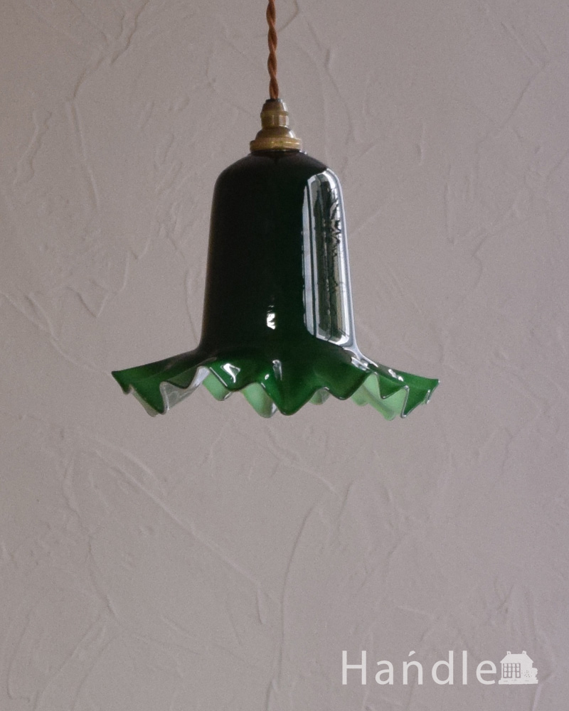 グリーンのガラスシェードのアンティークペンダントライト（コード・シャンデリア電球付き・ギャラリーなし） (k-1877-z)