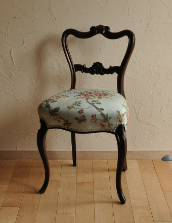 高級感あるアンティークの椅子、ローズウッドのバルーンバックチェア (k-708-c)