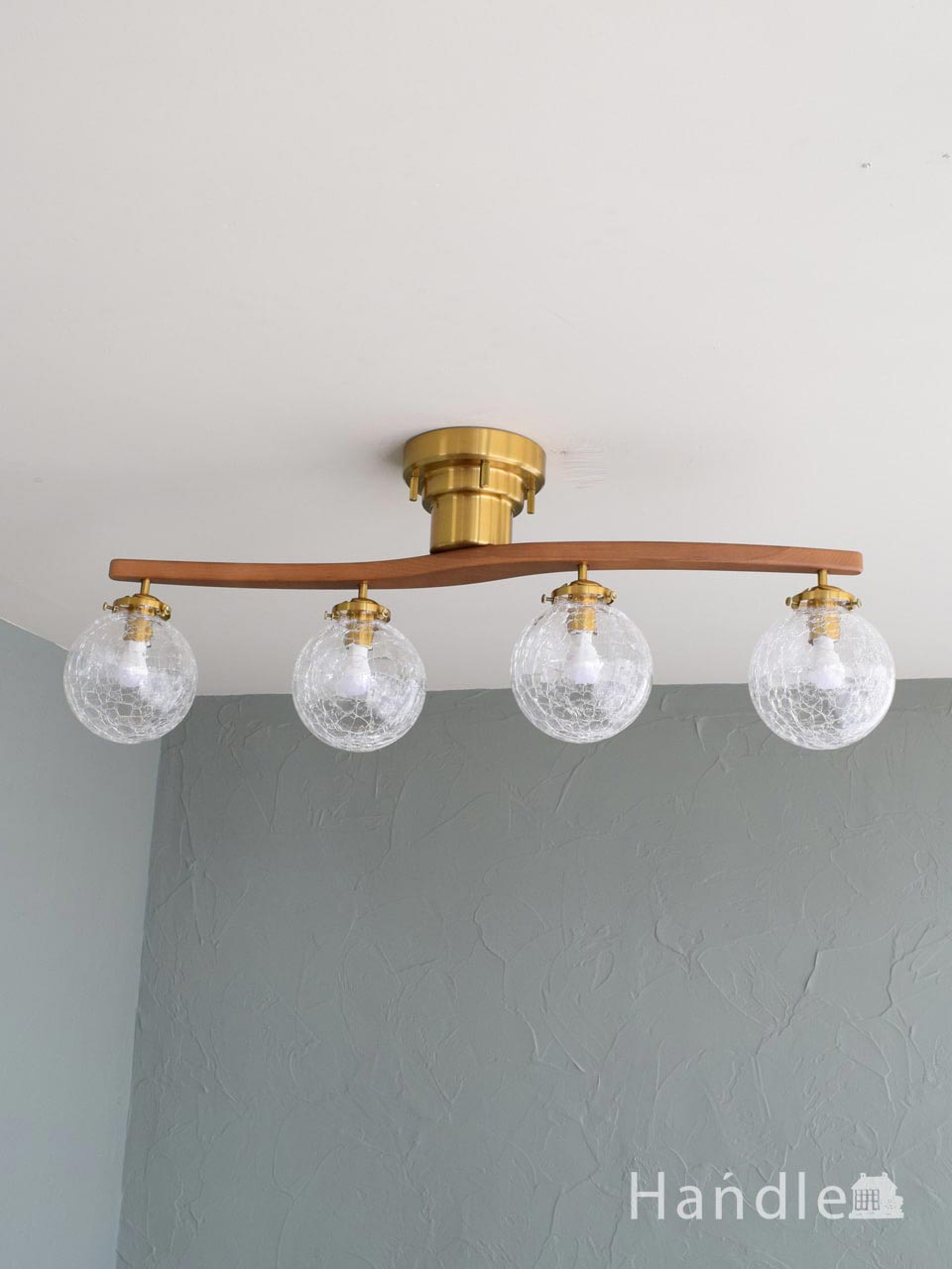 ビンテージ風のおしゃれなシャンデリア、木製×クラックガラスボールの4灯シーリングライト（E17型LED電球付き ） (n22-027)