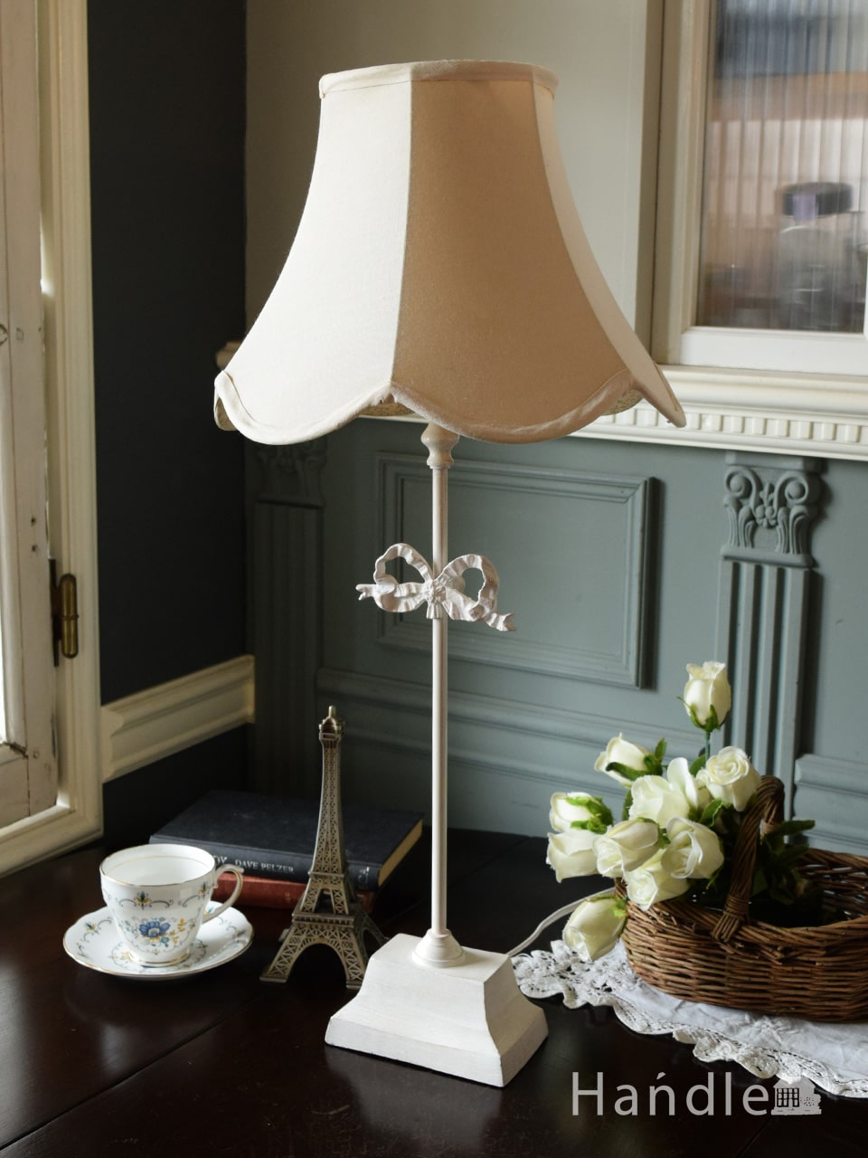 可愛いシェードが印象的なフランスのテーブルランプ、コントワール・ドゥ・ファミーユの照明(E26球付) (cf-1583)