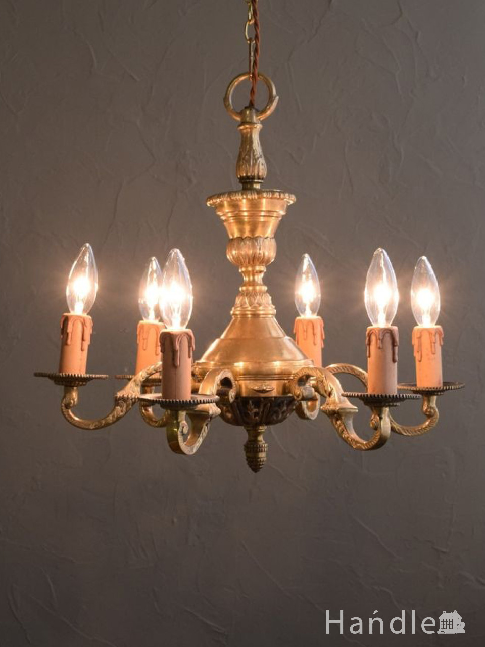 英国アンティークの6灯シャンデリア、装飾が美しい真鍮製の照明器具（Ｅ17シャンデリア球付） (k-5289-z)