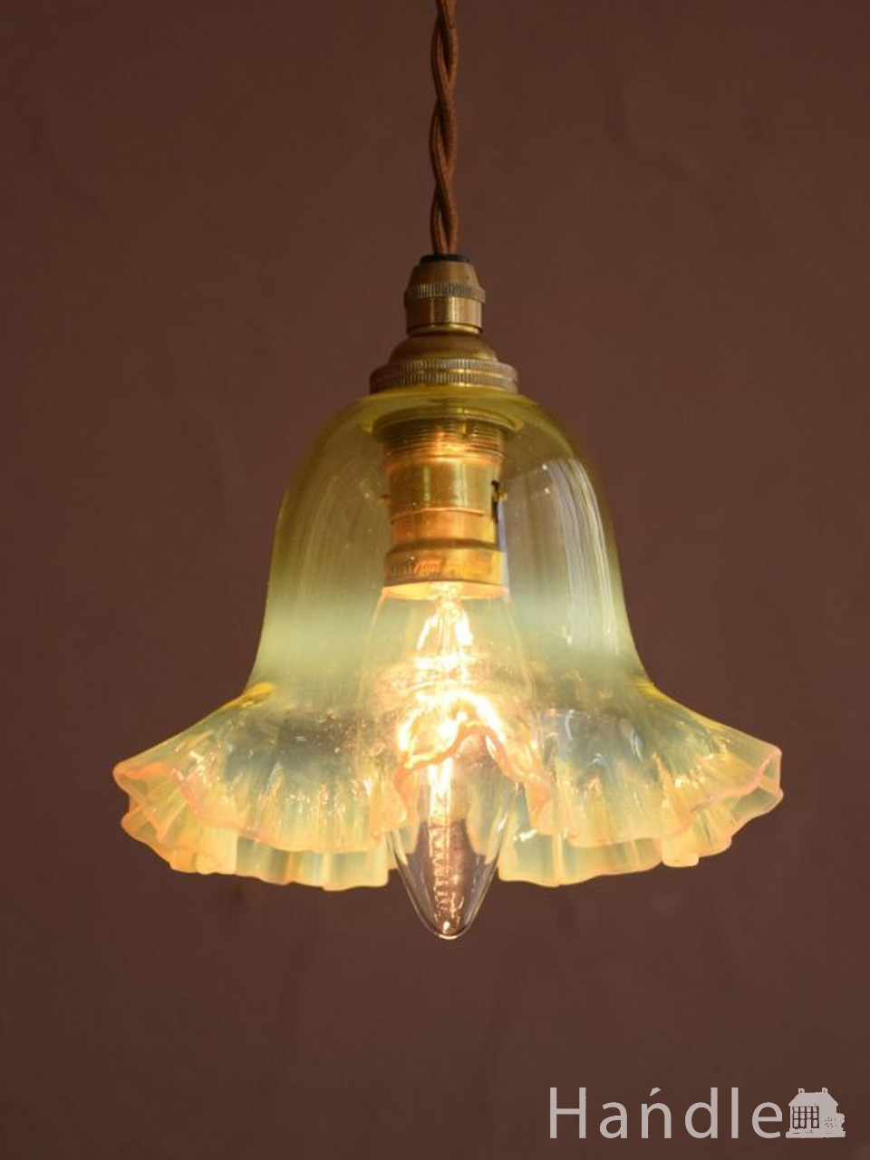 希少なヴァセリンガラスの照明、アンティークのおしゃれなペンダントライト（コード・シャンデリア球・ギャラリーなし） (k-4625-z)