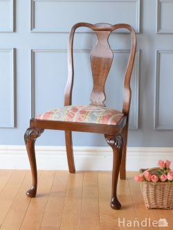 アンティークチェア・椅子  英国のおしゃれなアンティークチェア、ウォールナット材の木目が美しいクイーンアンチェア