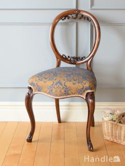 アンティークチェア・椅子  イギリスから届いたアンティークの椅子、透かし彫りが豪華なバルーンバックチェア 